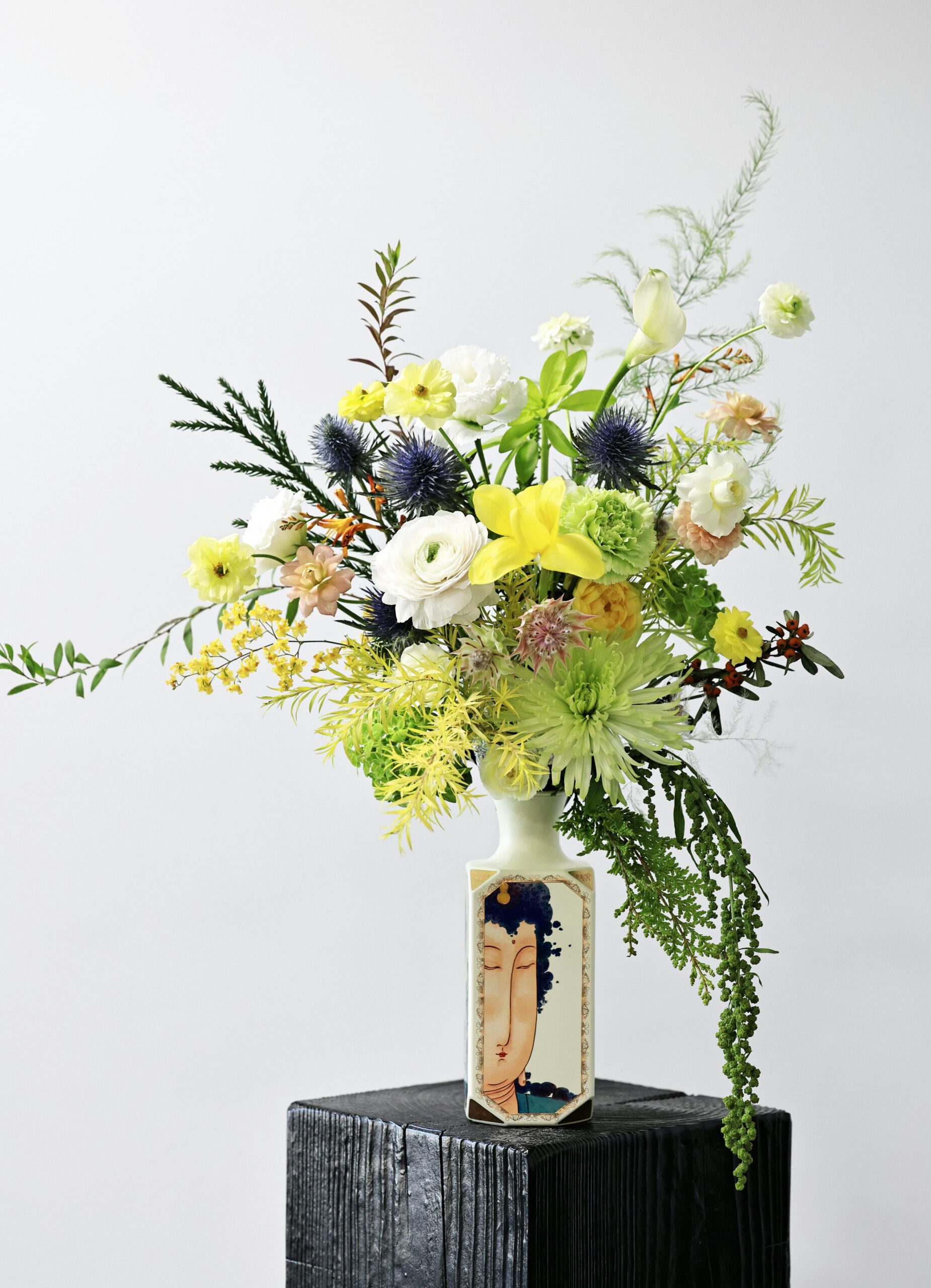 Artificial Flowers Vase - Image 3